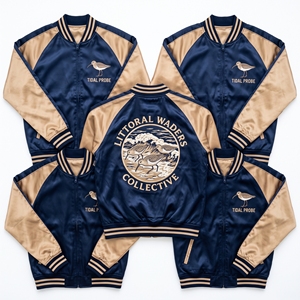Großhandel Satin-Bomberjacke mit Reißverschluss, Raglanärmeln, Marineblau, Champagner-Gold, Küstenvogel-Guild, Pelikan-Grafik, Rücken-Stickerei, Varsity-Stil - Product Image 6