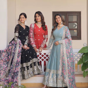 Nouvelle arrivée : Magnifique robe Anarkali pour les fêtes, longue, avec dupatta, en soie crêpe naturelle, coupe classique. - Product Image 1