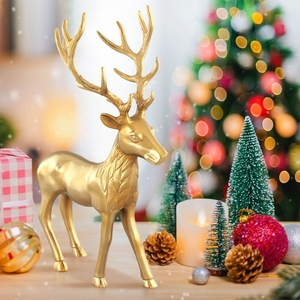 Estatua de Reno Dorada Contemporánea - Lujosa Figura Decorativa de Reno Navideño con Textura de Piel Detallada para Decoración - Product Image 2