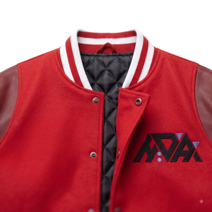 เสื้อแจ็คเก็ต Letterman Varsity สำหรับผู้ชาย แบบสั่งทำพิเศษ ผสมผสานวัสดุขนสัตว์ แขนหนัง ปักลาย ตกแต่งด้วยแพทช์ สไตล์สตรีทแวร์ ขายส่ง - Product Image 3