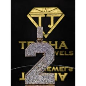 จี้เพชรเลี้ยงในห้องปฏิบัติการแบบเต็มเม็ด รุ่น Statement Number 2 เงินแท้ 925 ประดับเพชรเต็มตัว ดีไซน์หรูหราสำหรับแร็ปเปอร์ โดย Trisha Jewels - Product Image 1