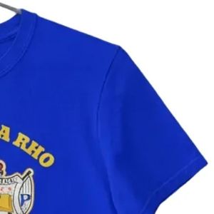 Camiseta Azul Rey con Detalles Dorados de Sigma Gamma Rho, Personalizada para Capitales Griegos, Manga Corta, Cuello Redondo, Número Gráfico 22, Fraternidad Universitaria, Estilo Casual - Product Image 3