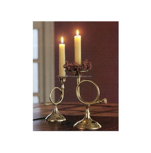 Bougeoir en laiton artisanal intemporel avec motifs patrimoniaux pour rehausser le design de la pièce sacrée ou l'ambiance de la maison antique - Product Image 3