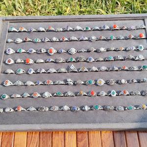 แหวนทองเหลืองประดับพลอยธรรมชาติเพื่อสมดุลพลังงาน การทำสมาธิ และสวมใส่ในชีวิตประจำวัน ราคาสุดคุ้มจากอินเดีย - Product Image 2