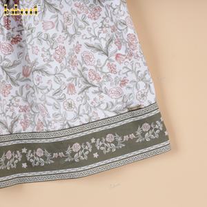 DR4520 – Robe smockée vintage à motifs floraux avec bordure décorative - Product Image 3