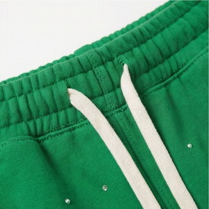 Shorts de survêtement épais pour homme, style streetwear, avec cordon de serrage, appliqué vintage, bords coupés, délavé à l'acide et broderie de patchs, pour un style optimal - Product Image 4