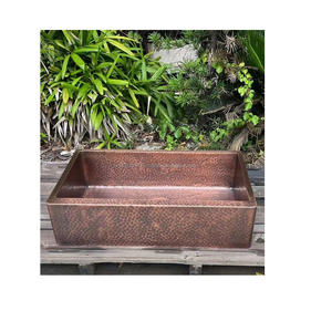 Fregadero de cocina de cobre clásico hecho a mano con cuenco rectangular profundo y textura martillada para cocinas elegantes de campo - Product Image 2