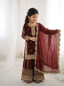 Ensemble Kurti Sharara brodé pour enfants avec dupatta – Tenue ethnique de créateur avec travail Zari pour les fêtes et les mariages, pour filles - Product Image 2