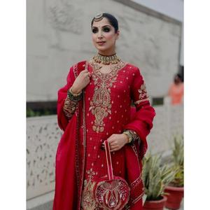 Elegante Conjunto de Kurti, Pantalón y Dupatta de Seda con Bordado Pesado y Lentejuelas, Traje Étnico de Diseñador, Listo para Usar, Vestido Festivo - Product Image 5