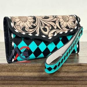 Bolso de Mano de Cuero Vacuno Genuino Hecho a Mano con Diseño a Cuadros 2026, Elegante Patrón Floral Grabado, Perfecto para Mujer - Product Image 1