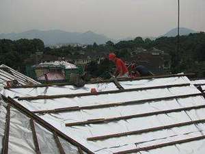 Feuille d'aluminium combinée à un tissu tissé en PE ou une maille en PE comme barrière contre la rayonnement thermique et l'humidité - Product Image 2