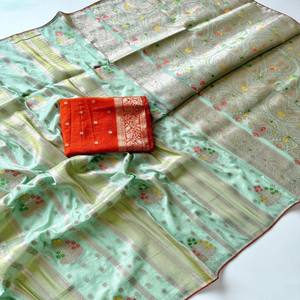 Sari en viscose de soie VASTRA COTTAGE Pure Chinya avec tissage Zari doré, motif floral Minakari Butta, teint à la main, et blouse contrastante - Product Image 3