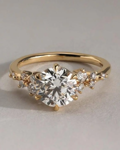 Anillo de Compromiso de Diamante Cultivado en Laboratorio de 2 Quilates y Oro de 18k, Anillo de Novia con Diamantes Laterales, Anillo Clásico de Lujo para Aniversario y Boda - Product Image 1