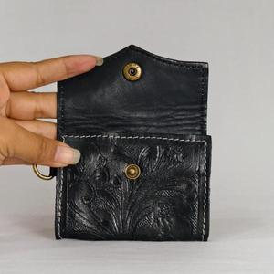 Tarjetero de Cuero Genuino Hecho a Mano con Estampado de Dibujos Animados, Cierre a Presión Estilo Vintage, Cartera Corta para Mujer - Product Image 4