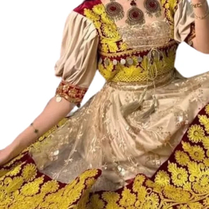 Vestido Tradicional Afgano para Mujer, Cultura Pashtun, Elegante Bordado Floral, Tela Tradicional, Perfecto para Celebraciones Festivas - Product Image 5