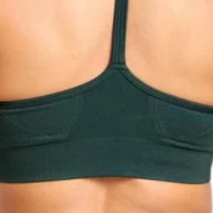 Soutien-gorge de sport rembourré sans coutures pour femme, respirant et extensible, idéal pour la gym, le fitness, la course, le yoga et l'entraînement. - Product Image 4