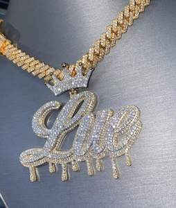 Pendentif breloque style hip-hop en argent 925 plaqué rhodium avec lettre couronne et serti griffe - Product Image 5