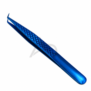 Pince à épiler isolée à 45 degrés pour extensions de cils, en acier inoxydable, avec grip texturé, logo personnalisé, instrument de beauté - Product Image 1