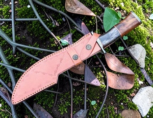 Couteau de survie professionnel A&M Enterprises en acier Damas à lame fixe, manche en bois, avec étui en cuir - Product Image 2