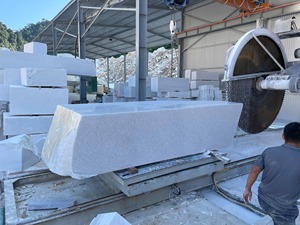 Bloc de marbre blanc cristallin brut du Vietnam, grande taille, directement de la carrière, blocs de marbre naturel, utilisation pour appartements modernes, écologique et durable - Product Image 5