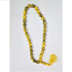 Collier chapelet artisanal en résine avec pompon décoratif et accents dorés, technique de moulage, décoration religieuse pour la maison, artisanat - Product Image 4