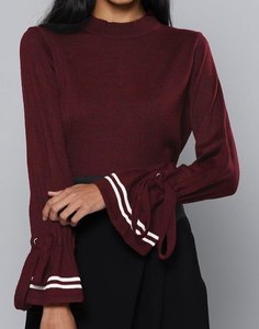 Pull élégant en maille à col montant et taille naturelle, manches à volants et rayures contrastées, idéal pour le bureau, tenue professionnelle et sexy - Product Image 3