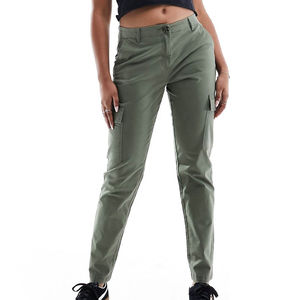 Pantalon cargo fuselé personnalisé pour femme avec broderie, tissu extensible durable, taille ajustable et poches fonctionnelles - Product Image 1