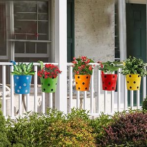 Pots de fleurs suspendus à pois colorés pour jardinières, pot de style dessin animé moderne avec plantes et fleurs vertes - Product Image 1