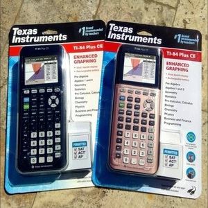 เครื่องคิดเลขกราฟ TI-84 Plus CE ระดับอุตสาหกรรมจาก Texas Instruments สำหรับขายตรง พร้อมการรับประกัน 3 ปี มีสีพลาสติกให้เลือกในสต็อก - Product Image 2