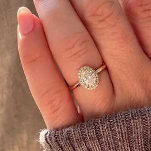 Anillo de Diamante Ovalado Cultivado en Laboratorio de 0.70 Quilates Personalizado, Oro Sólido de 14K/18K, Delicado con Micro Halo de 1.5mm, Precio Mayorista B2B, Fabricante - Product Image 6