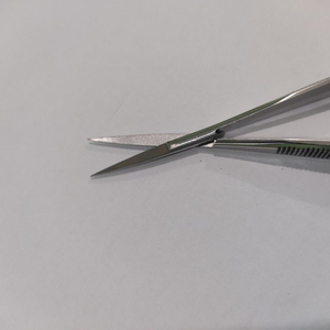 Ciseaux professionnels de précision à action rapide avec lame en acier inoxydable et manche en acier pour les cuticules - Product Image 3