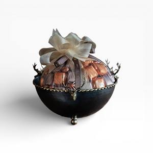 Panier à chocolat en métal martelé de qualité supérieure avec ruban, présentoir à confiseries, bol de présentation pour cadeaux - Product Image 1