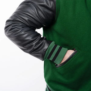 Chaqueta Varsity Personalizada Unisex de Alta Calidad al por Mayor, Mangas de Poliéster Bordadas, Cuello Alto, Diseño de Letras de Béisbol en la Parte Delantera - Product Image 4