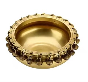 Elegante Cuenco Urli de Metal, Diseño Tradicional, Estilo Étnico, Decoración para el Hogar, Centro de Mesa con Flores y Diya - Product Image 1
