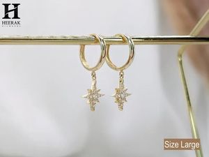 Boucles d'oreilles pendantes minimalistes en forme d'étoile pour femmes, en or 18 carats, style céleste, étoile du Nord, type Huggie - Product Image 3