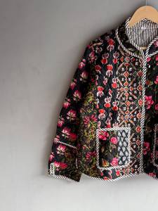 Veste matelassée florale pour femme, col mandarin, manches longues, longueur standard, poches plaquées, rembourrage en polyester, CADEAU POUR ELLE - Product Image 4