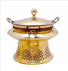 Creativo y novedoso, este brillante calentador de comida de latón con figuras detalladas en forma humana, disponible a precio de mayoreo. - Product Image 2