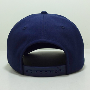 Casquette en gros à 5 panneaux avec patch brodé, de haute qualité, profilé, structurée et visière légèrement courbée - Product Image 6