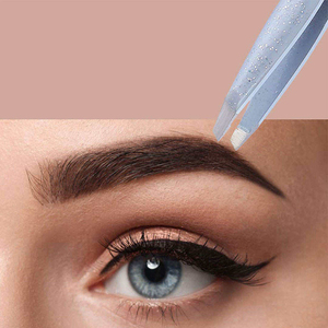 Pinzas de Precisión para Cejas, Pinzas de Acero Inoxidable de Primera Calidad para Eliminar Vello Encarnado, para Maquillaje Profesional y Salones de Belleza - Product Image 5