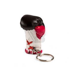Porte-clés de haute qualité en forme de mini-gants de boxe rectangulaires personnalisés en cuir PU avec logo personnalisé - Product Image 1