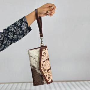 Portefeuille long en cuir véritable fait main avec motif floral en relief, fermeture pliante, usage quotidien pour femmes, style vintage, imprimé animal - Product Image 1