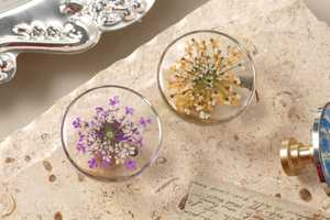 Bouton de tiroir de meuble en résine écologique avec fleur séchée et bordure argentée, bouton de placard décoratif unique, fait main, style moderne - Product Image 5