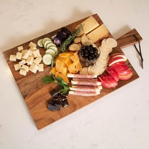 Planche à découper en bois d'acacia, design carré en forme de palette, épaisse, durable, sûre pour les couteaux, idéale pour couper, servir et une utilisation élégante en cuisine - Product Image 5