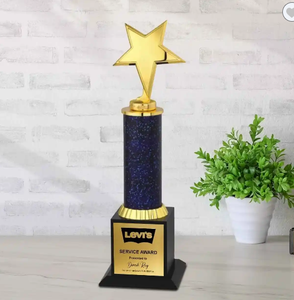 Trofeo Estrella con Columna Azul y Estrella Dorada Modelo 682 A B C para Deportes y Juegos, trofeo metálico con base de madera negra - Product Image 1