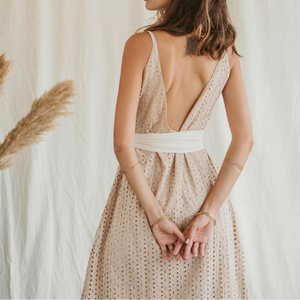 Vestido Maxi de Encaje Estilo Bohemio Orgánico Beige, Vestido de Fiesta de Cóctel de 2 Capas con Espalda Descubierta y Cinturón - Product Image 4
