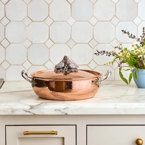 Casserole de luxe écologique en acier inoxydable, finition martelée, avec couvercle décoratif motif oiseaux enlacés - Product Image 1