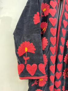 Chaqueta Larga de Terciopelo y Algodón SUZANI Hecha a Mano de la Mejor Calidad |   Abrigo de Invierno Boho Transpirable y Ecológico con Bordado Floral, Venta al Por Mayor - Product Image 5