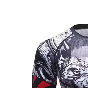 Chemise de compression respirante pour homme, style streetwear, silhouette ajustée, tissu extensible haute performance, production de logo personnalisé - Product Image 2