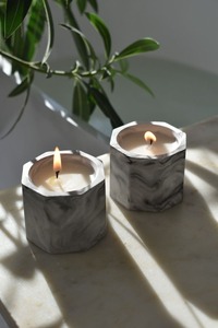 Ensemble de bougies hexagonales en marbre noir et blanc de luxe avec plateau ovale assorti, artisanat en pierre naturelle, décoration d'intérieur - Product Image 3