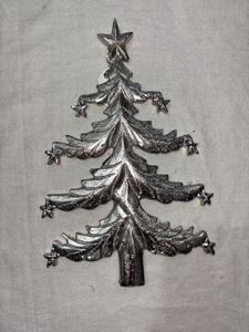 Ornement suspendu en métal Père Noël argenté, décoration traditionnelle pour arbre de Noël, utilisation en intérieur, design durable, finition métallique - Product Image 5